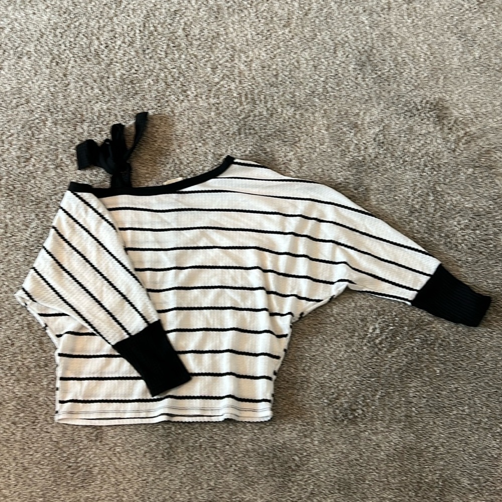 Cute sweater with bow tie shoulder